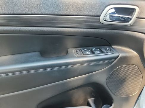 Used 2021 Jeep Grand Cherokee Laredo X AWD/4WD image 13