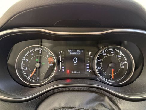 Used 2019 Jeep Cherokee Latitude w/ Cold Weather Group AWD/4WD image 21
