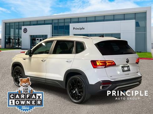 Certified 2022 Volkswagen Taos SE w/ Panoramic Sunroof Package image 5