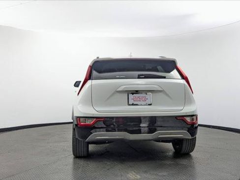 Used 2023 Kia Niro Wind FWD image 7