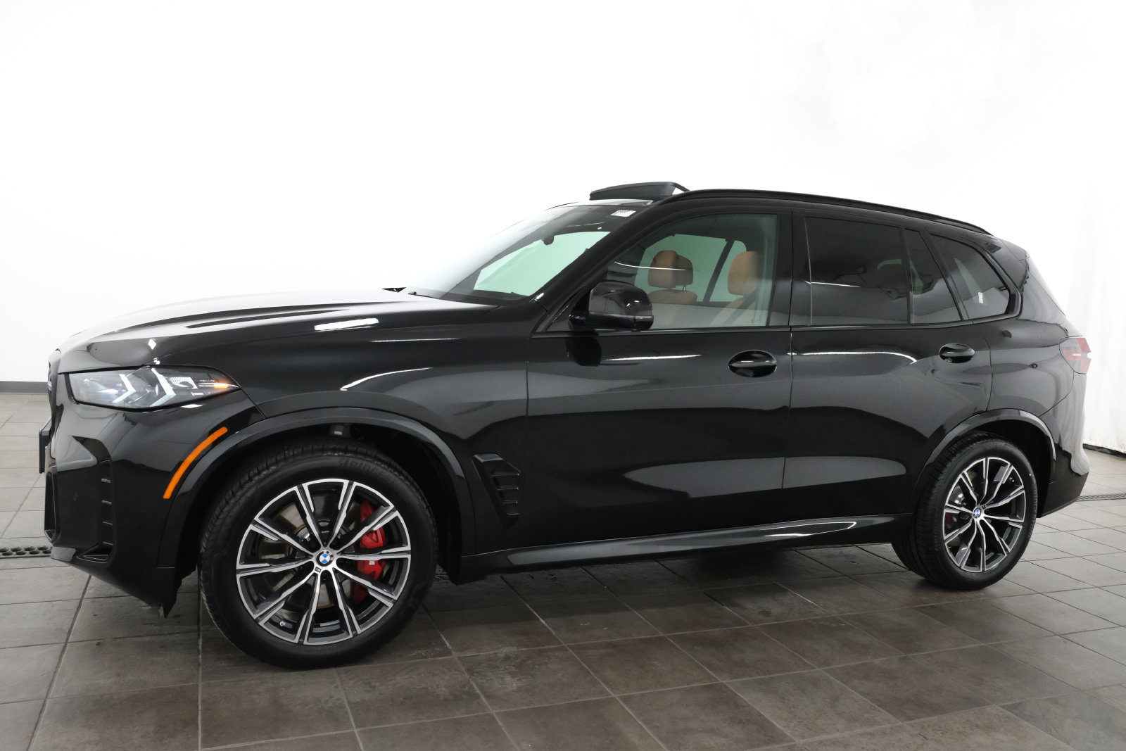 Used 2026 BMW X5 M60i AWD/4WD image 2