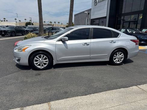 Used 2014 Nissan Altima 2.5 S w/ Display Audio Package FWD image 4