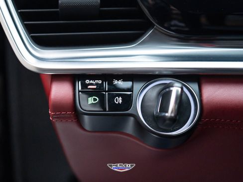 Used 2018 Porsche Panamera 4S image 39