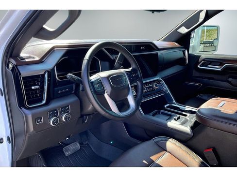 Used 2024 GMC Sierra 2500 Denali w/ Technology Package AWD/4WD image 15