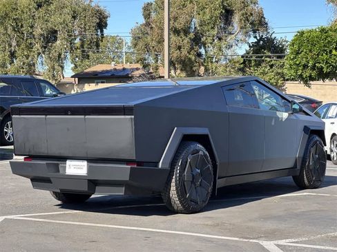 Used 2024 Tesla Cybertruck AWD Crew Cab image 4
