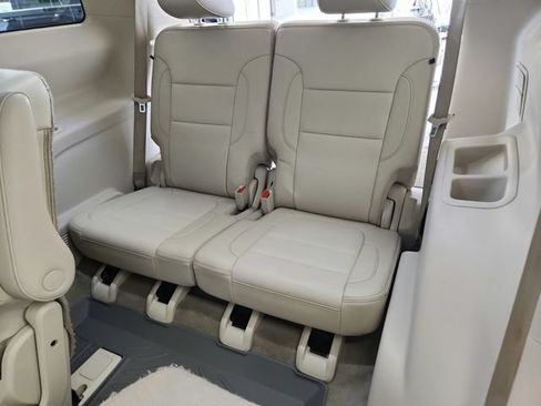 Used 2021 GMC Acadia Denali w/ Denali Technology Package FWD image 23