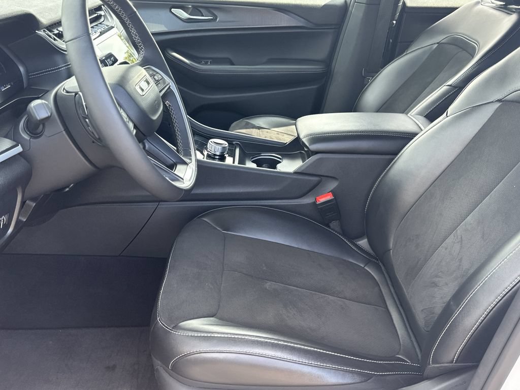 Certified 2024 Jeep Grand Cherokee L Laredo AWD/4WD image 14