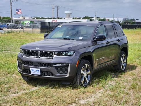 New 2026 Jeep Grand Cherokee Limited RWD image 2