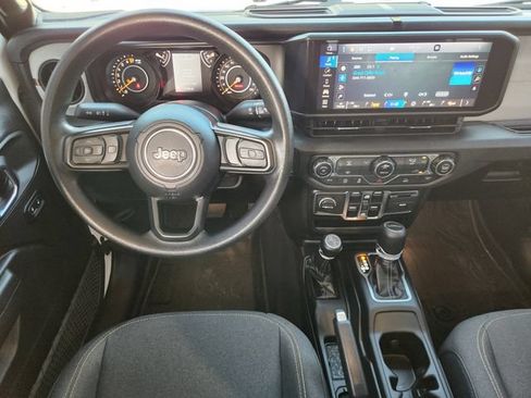 Used 2025 Jeep Gladiator Sport AWD/4WD image 27