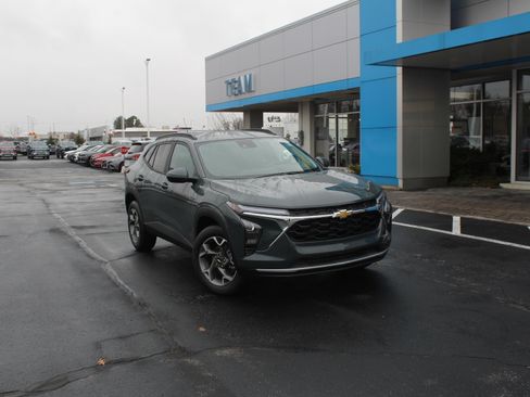 New 2026 Chevrolet Trax LT w/ Driver Confidence Package image 2
