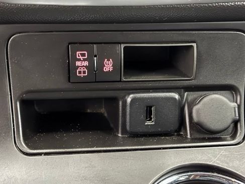 Used 2016 GMC Acadia SLE FWD image 30
