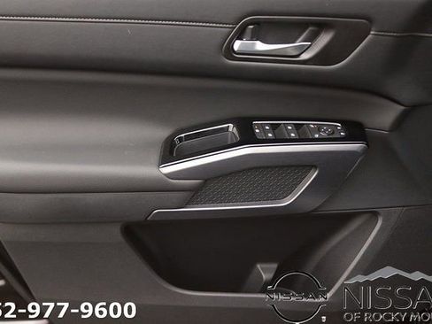 New 2026 Nissan Pathfinder SL AWD/4WD image 10