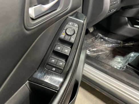 Used 2025 Nissan Rogue SV FWD image 19