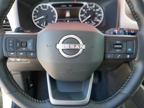 Used 2025 Nissan Rogue SV AWD/4WD image 25