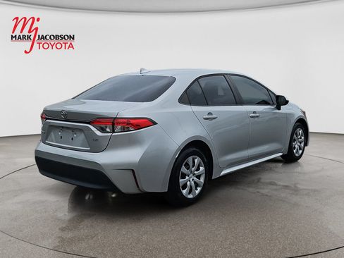 Used 2023 Toyota Corolla LE FWD image 9