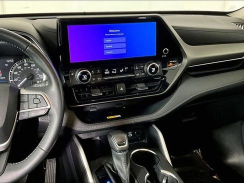 Used 2023 Toyota Highlander XLE image 6