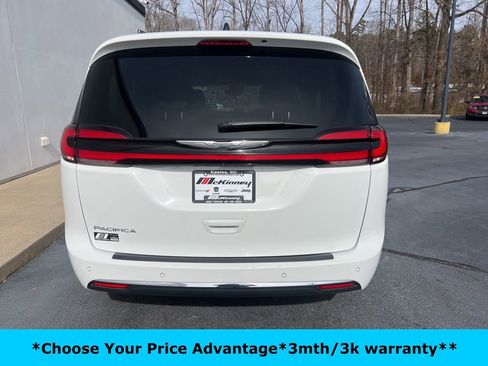 Certified 2023 Chrysler Pacifica Touring-L image 4