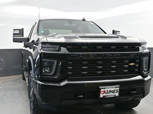 Used 2021 Chevrolet Silverado 2500 Custom w/ Custom Value Package AWD/4WD image 4