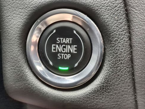 Used 2023 GMC Yukon XL SLT w/ SLT Luxury Package RWD image 17