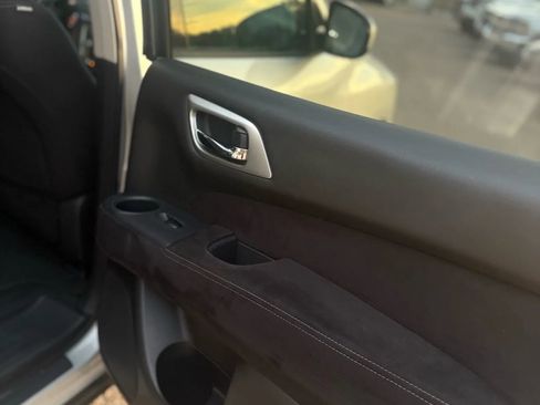 Used 2013 Nissan Pathfinder SV image 27