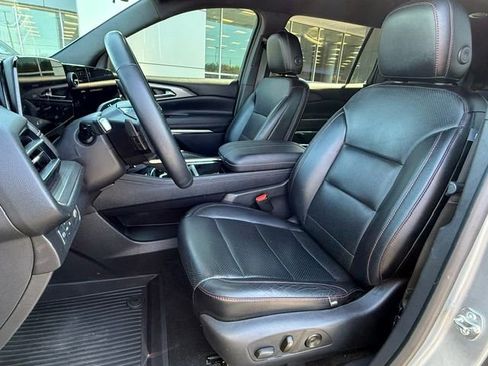 Used 2024 Chevrolet Traverse LT FWD image 9