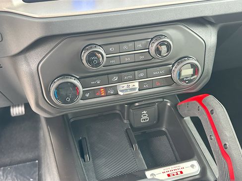 New 2026 Ford Bronco Outer Banks AWD/4WD image 11
