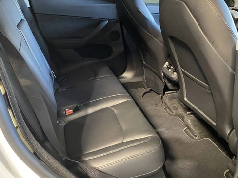 Used 2022 Tesla Model Y Long Range image 7