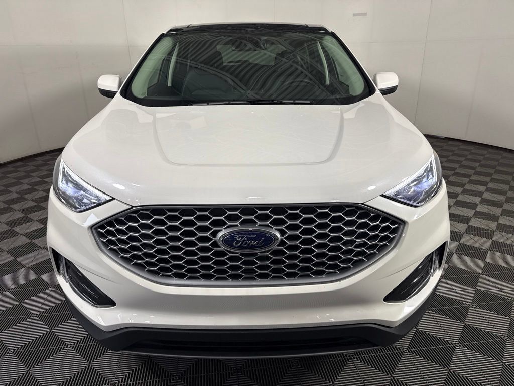 Used 2024 Ford Edge SEL w/ Convenience Package AWD/4WD image 3