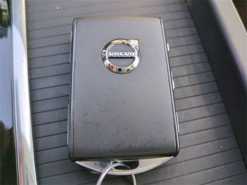 Certified 2024 Volvo S60 B5 Core image 28