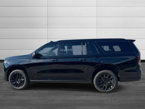 Used 2022 Cadillac Escalade ESV Sport w/ Touring Package AWD/4WD image 2