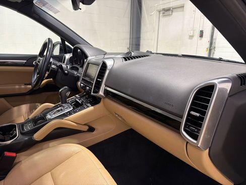 Used 2016 Porsche Cayenne image 30