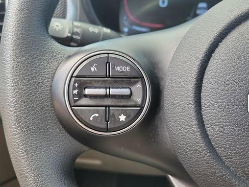 Used 2025 Kia Soul LX FWD image 18