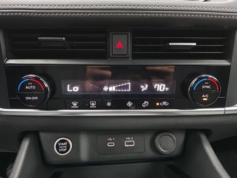 Used 2023 Nissan Rogue SV AWD/4WD image 33