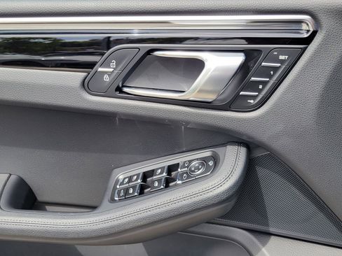 Certified 2025 Porsche Macan image 26