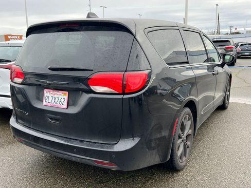Used 2019 Chrysler Pacifica Touring Plus w/ S Appearance Package image 2