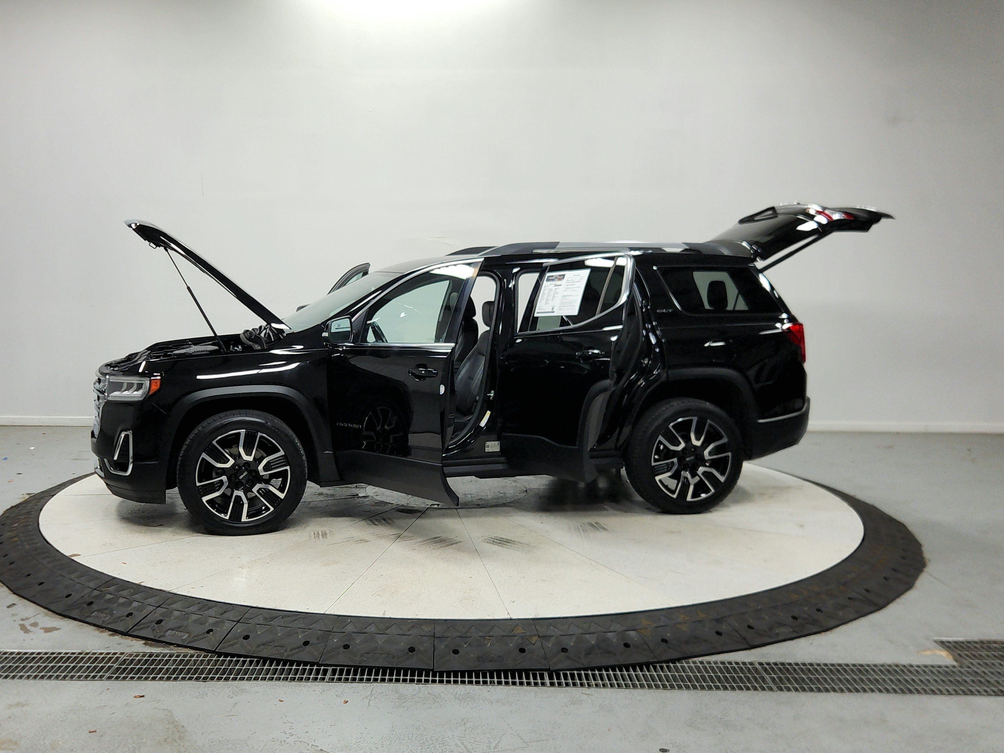 Used 2020 GMC Acadia SLT w/ LPO, Black Accent Package FWD image 13