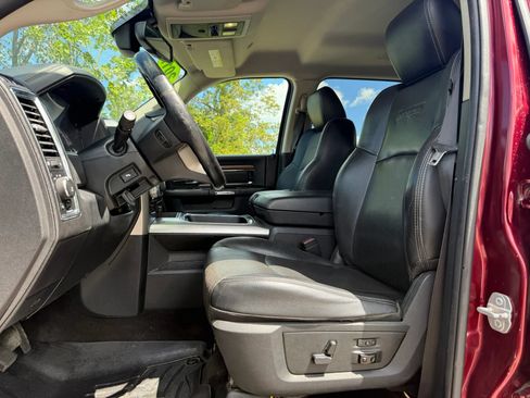 Used 2017 RAM 1500 Laramie AWD/4WD image 12