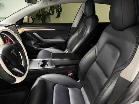 Used 2021 Tesla Model 3 Performance image 11