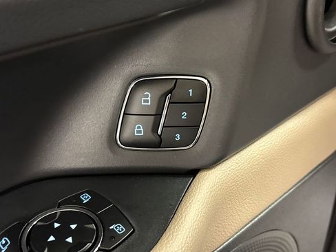 Used 2023 Ford Expedition XLT image 25