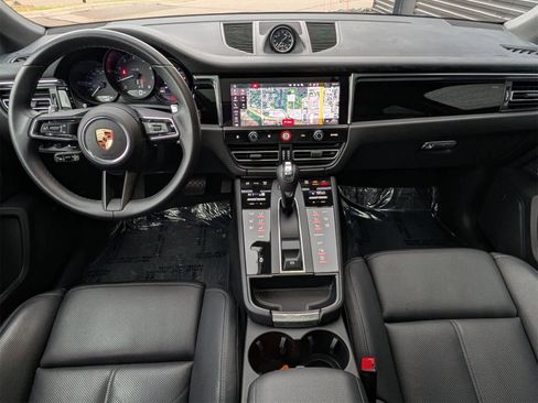 Used 2025 Porsche Macan image 7