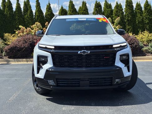 Used 2026 Chevrolet Traverse RS FWD image 5