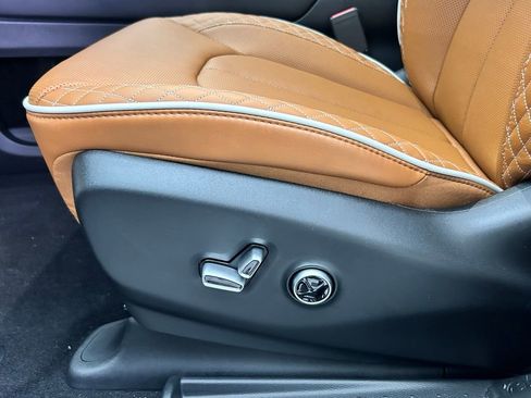 New 2026 Chrysler Pacifica Pinnacle image 19