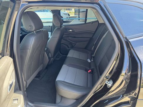 Used 2025 Chevrolet Trax LT FWD image 21
