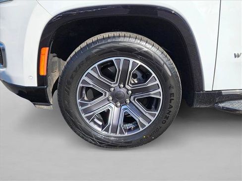 Used 2024 Jeep Wagoneer Series II w/ Flexible Seating Group image 23
