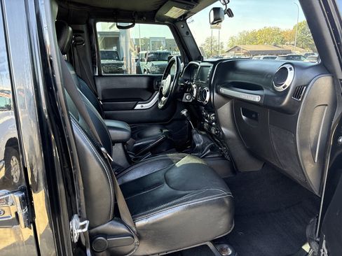 Used 2013 Jeep Wrangler Unlimited Sahara w/ Dual Top Group image 8