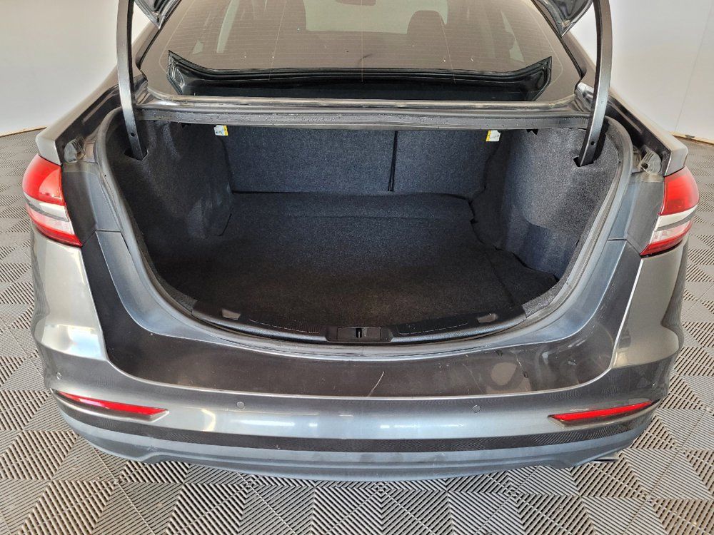 Used 2020 Ford Fusion SE FWD image 29