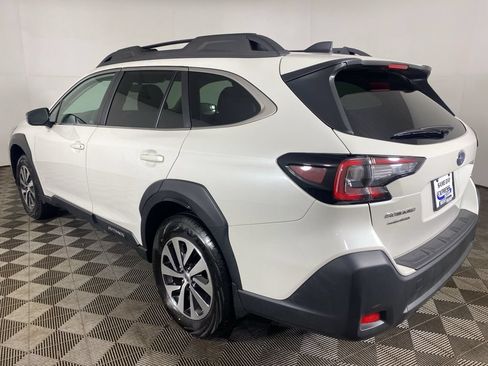 Certified 2025 Subaru Outback Premium AWD/4WD image 9
