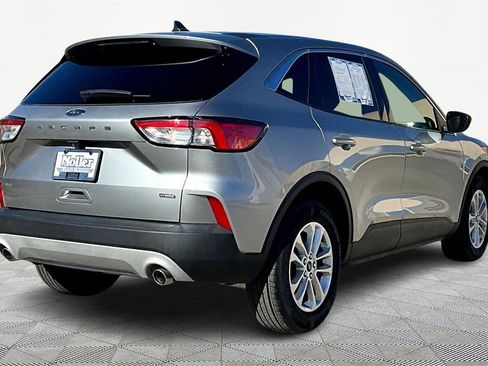 Used 2022 Ford Escape SE image 2