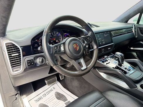 Used 2020 Porsche Cayenne Turbo image 30