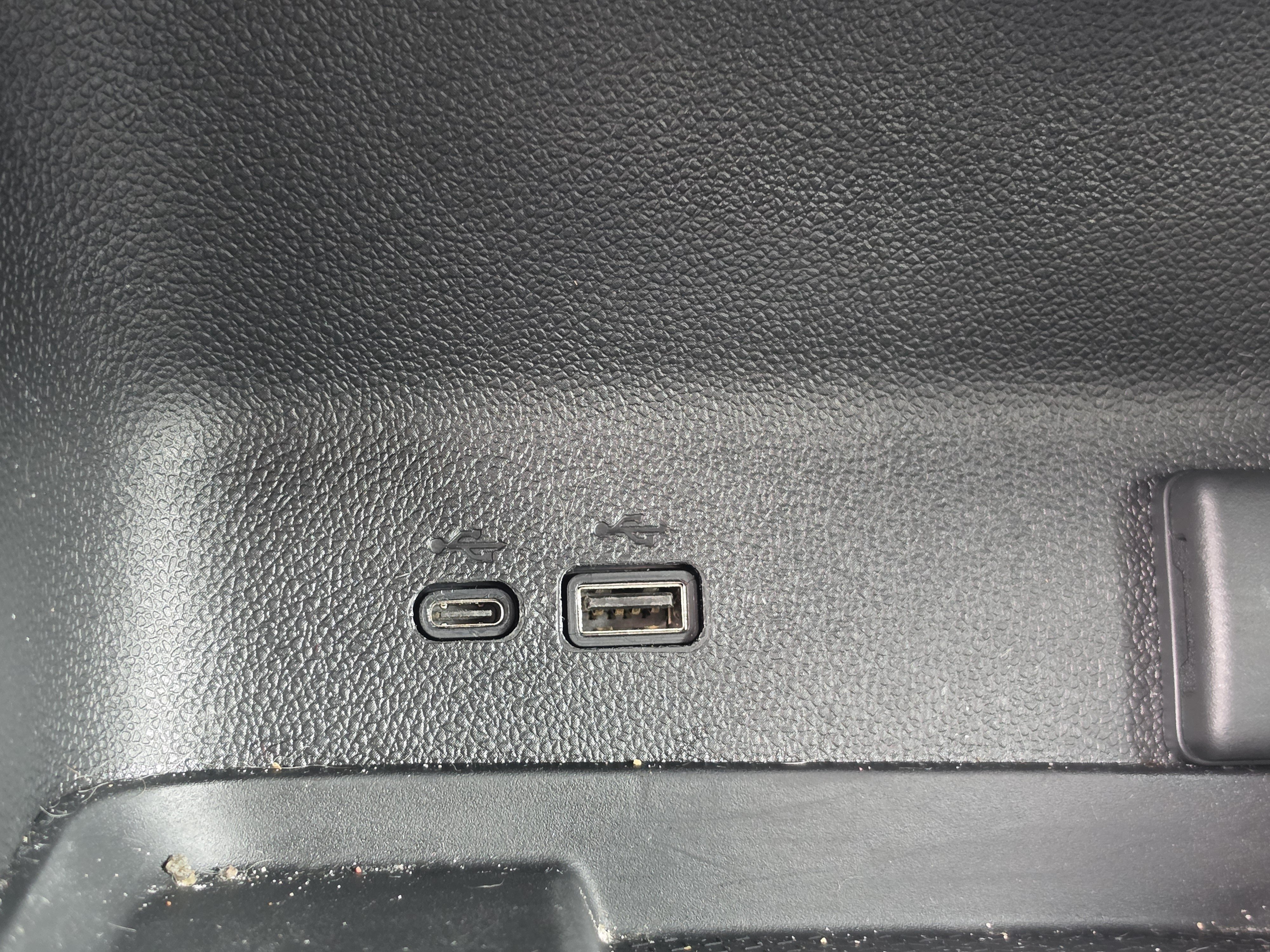 Certified 2025 Chevrolet Traverse LT FWD image 29